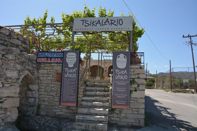 Cretan Stories – A Journey Through History and Tradition - Tsikalario Cretan ceramics with Mrs Helen: the clay-to-object payoff