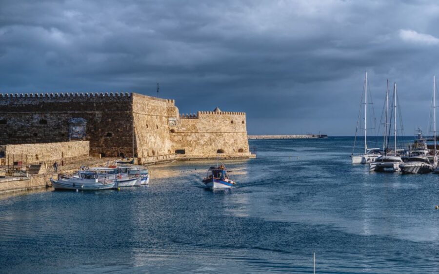 Crete: Heraklion Center, Local Market and Creta Aquarium - Time on your own in Heraklion: the open market and Dedalos Street