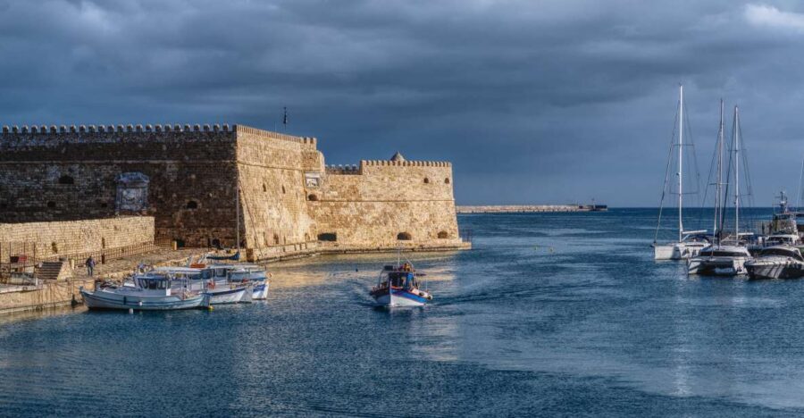 Crete: Heraklion Center, Local Market and Creta Aquarium - Cretaquarium: sharks, sea turtles, and the jellyfish moment