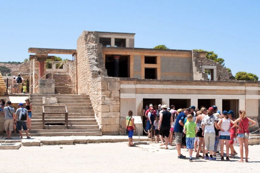 Crete: Palace of Knossos E-Ticket and Audio Guide - South Propylaeum and the Procession Frescoes