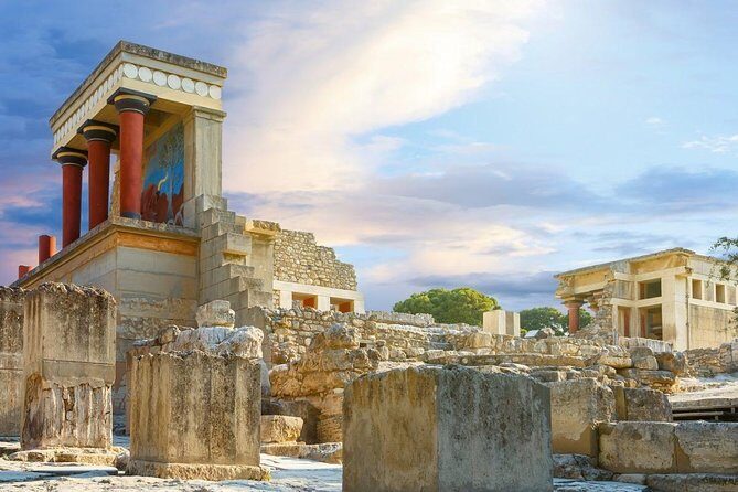 Crete private tour: Knossos Palace and Heraklion Town - Entering Knossos Palace: What the Guide Helps You See