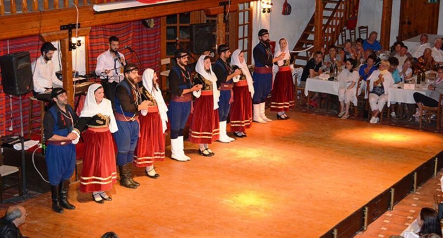 Crete: Traditional Dance Show and Buffet Dinner with Wine - The buffet at Kato Karouzana: food, wine, and what to expect on your plate