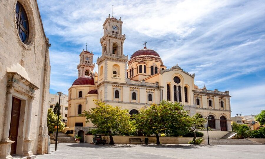 Day Trip To Heraklion City Center & Market & CretAquarium - Heraklion City Center Walk: Liberty Square, Daidalou, and Lions Square