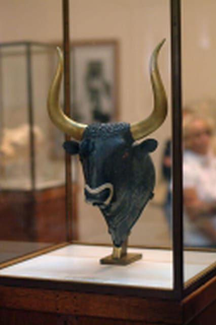 From Chania & Rethymno: Knossos Palace & Heraklion City Tour - Knossos Palace with Elisabeth: Myths, Minoan Tech, and Clear Audio