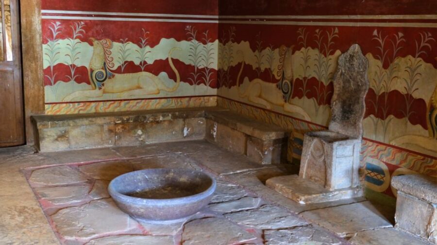 From Heraklion: Historical Center City Tour & Knossos Palace - Old Market and free time: the best part if you like food and chaos