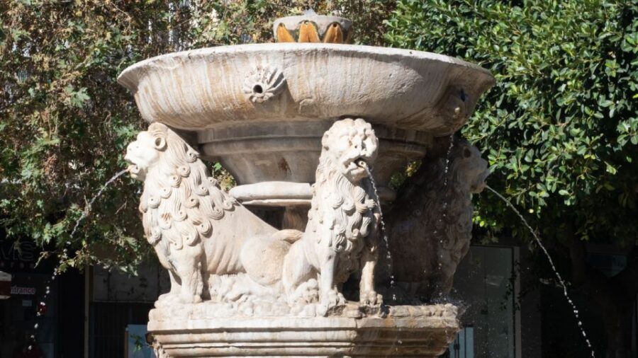 From Heraklion: Historical Center City Tour & Knossos Palace - Getting there and back: pickups, air-conditioning, and how to avoid stress