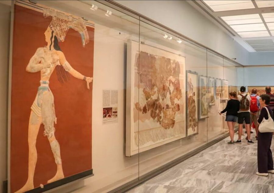 Heraklion: Archaeological Museum Ticket with City Audio Tour - Your must-see circuit: Minoan frescoes and the bull-leaping moment