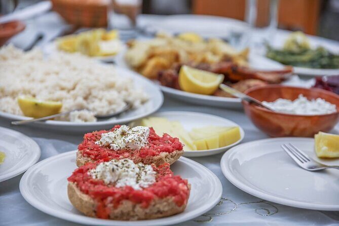 Heraklion: Ebike City tour - Food tasting & Wine tasting - Georgiadis Park quest-style break, then squares and shopping streets