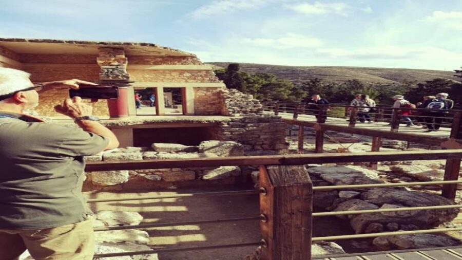 Heraklion: Knossos Palace Guided Tour Half Day - The palace maze in 2 hours: 1300 rooms, corridors, and a theater