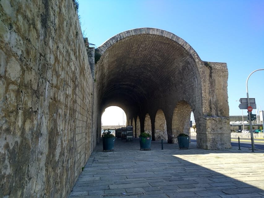 Heraklion: Sightseeing Tour with Greek Meze - Why Heraklion’s old town makes sense as a walking tour
