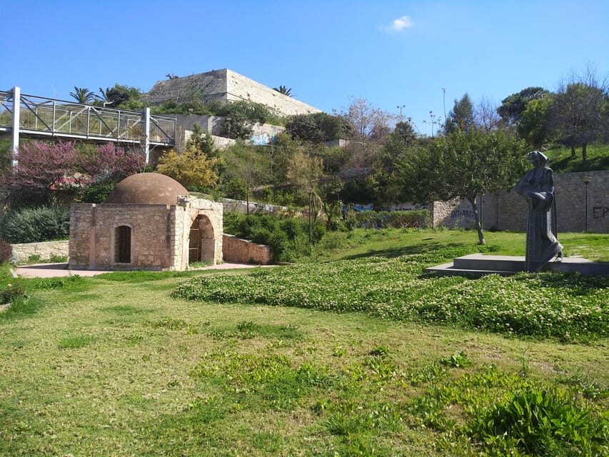 Heraklion: Sightseeing Tour with Greek Meze - Morosini Fountain: the easy reset point in the middle of town