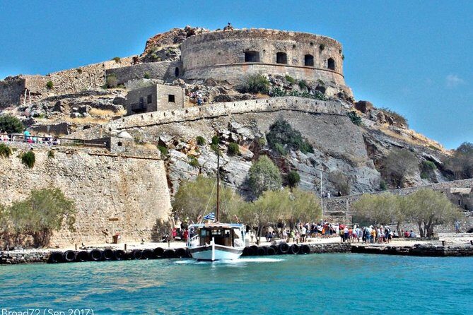 Heraklion : Spinalonga, Agios Nikolaos , Elounda Boat Tour & BBQ - Agios Nikolaos at Lake Voulismeni: your late-afternoon reward