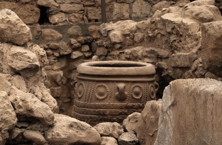 Knossos: Knossos Private Guided Tour - Practical Tips: Shoes, Sun, Water, and Flash Photography Rules