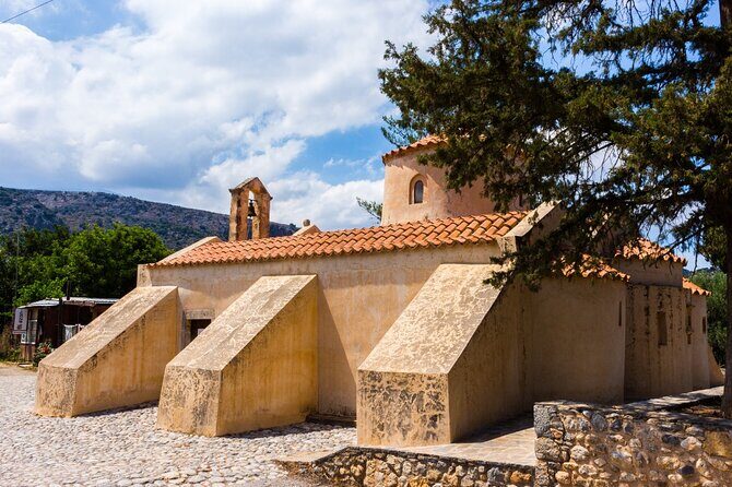 Knossos, Lasithi, Zeus Cave & Olive Mill Farm Combo Tour - Stop 1 and the morning flow in Heraklion