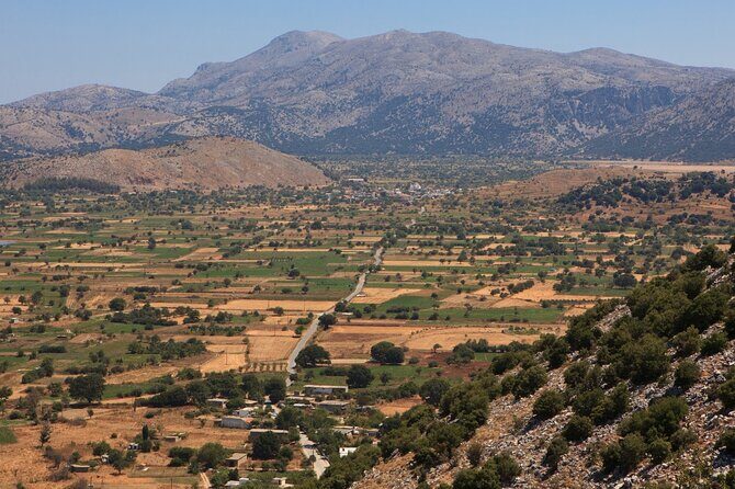 Knossos, Lasithi, Zeus Cave & Olive Mill Farm Combo Tour - Psychro Cave of Zeus (Dikteon Antron): the dramatic part, with the shoe test