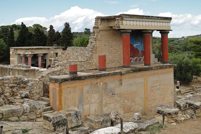 Knossos Palace guided tour - Heraklion City tour + market - Knossos, Heraklion, and Patsides in one packed day