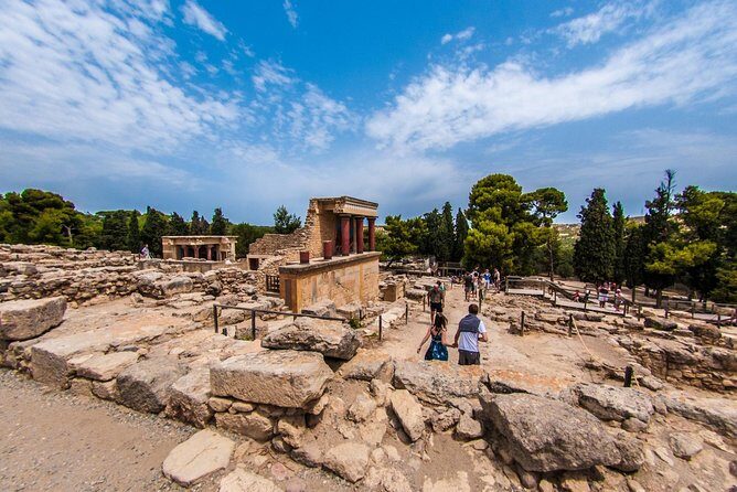 Knossos Palace & Heraklion City Tour - Knossos Palace: the labyrinth-of-the-minotaur stop (and what 1h 30m really means)