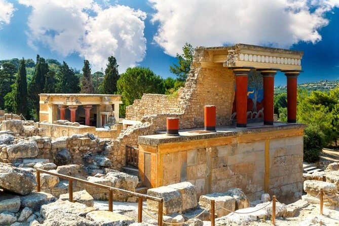 Knossos Palace & Heraklion City Tour - Group size, languages, and staying oriented during the city walk