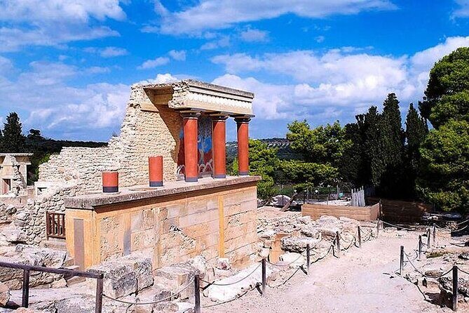 Knossos palace & the Archaeological museum of Heraklion (with Transfer) - Hotel or port transfer: how the logistics keep the day from slipping