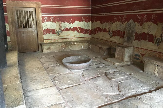Labyrinth of Knossos Skip-the-Line Ticket with Tour Guide - Knossos Palace: why the Minoan labyrinth still grabs you