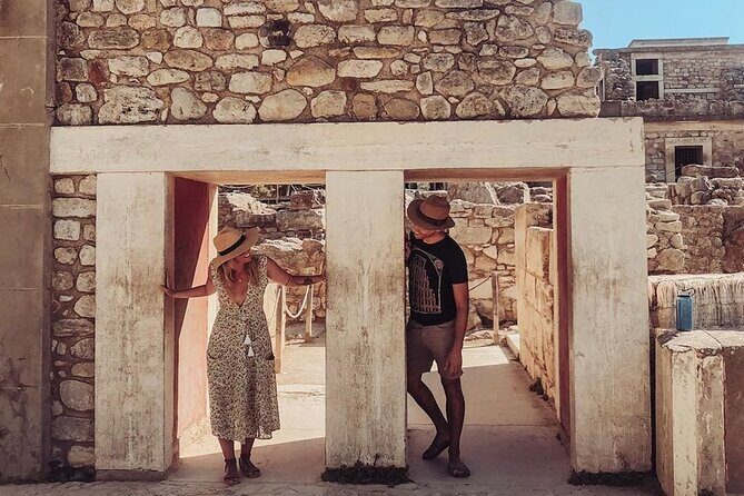 Minoan Crete from 3.000 BC: Knossos Palace & Museum with Wineries from Heraklion - Old Venetian Harbor of Heraklion: a short walk with real atmosphere