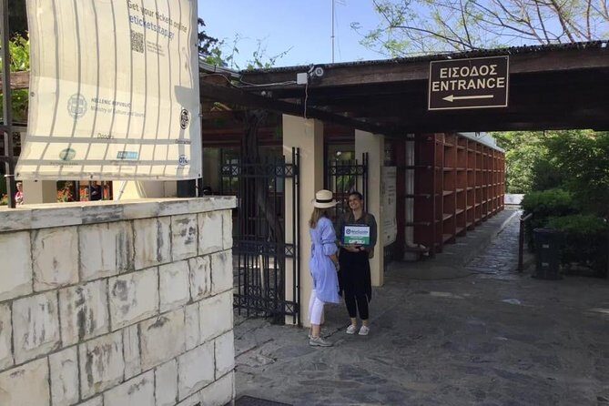 Visit Knossos & Heraklion city (Walking and Tasting Tour) - Wine, coffee, and snack pacing: enjoying two tastings without getting stuffed